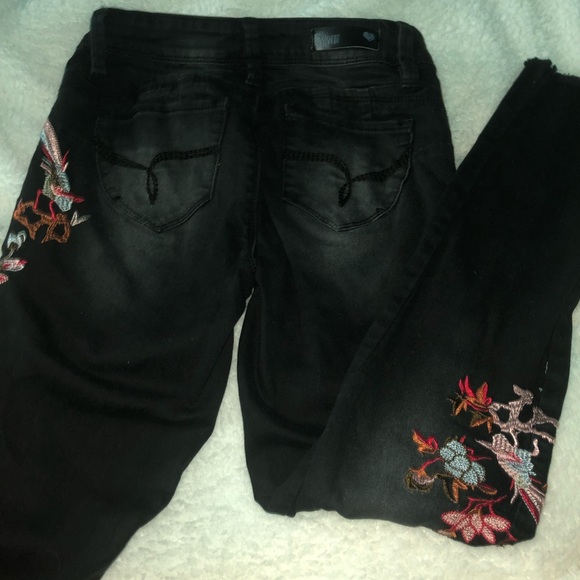 Black Flower Embroidered Jeans - Picture 2 of 7